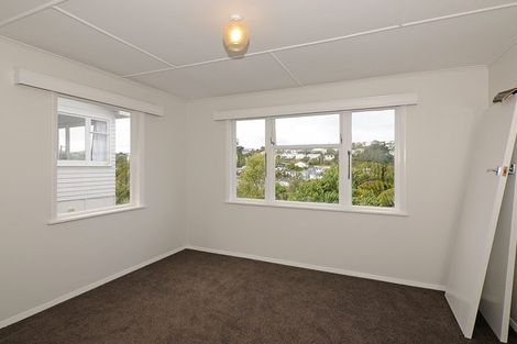 Photo of property in 141 Ruskin Road, Newlands, Wellington, 6037