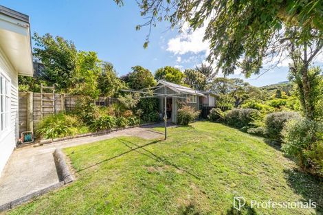 Photo of property in 6 Te Whiti Grove, Korokoro, Lower Hutt, 5012