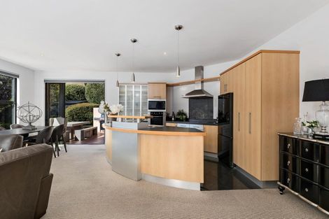 Photo of property in 17 Milward Place, Kelvin Heights, Queenstown, 9300