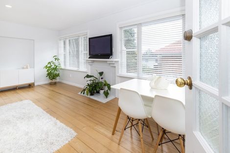 Photo of property in 1/44 Sale Street, Cockle Bay, Auckland, 2014