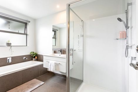 Photo of property in 13 Robert Might Road, Kumeu, 0810