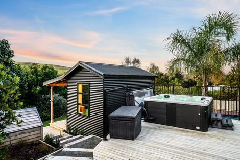 Photo of property in 6 Gavinike Place, Waimauku, 0812