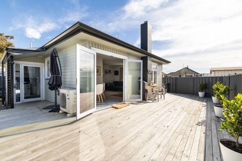 Photo of property in 806 Grove Road, Mayfair, Hastings, 4122