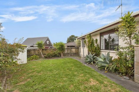 Photo of property in 2/26 Petrel Place, Massey, Auckland, 0614
