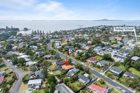 Photo of property in 16 Weatherly Road, Torbay, Auckland, 0630