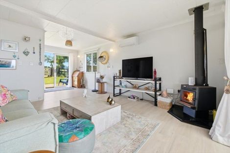 Photo of property in 21 Whenuariri Place, Maketu, Te Puke, 3189