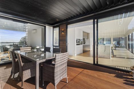 Photo of property in 37 Lake Pupuke Drive, Takapuna, Auckland, 0622