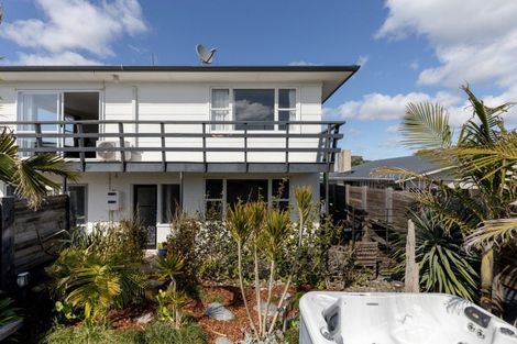 Photo of property in 22 Karewa Parade, Papamoa Beach, Papamoa, 3118