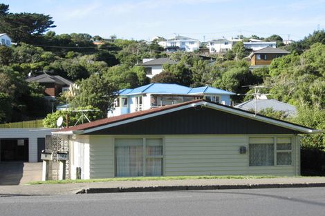 Photo of property in 132a Newlands Road, Newlands, Wellington, 6037