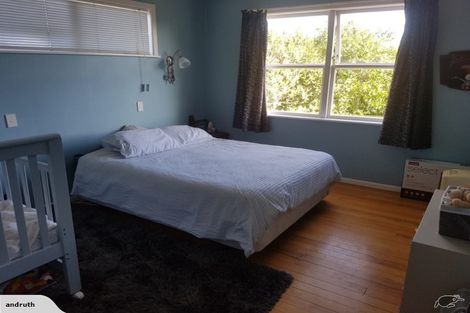 Photo of property in 24 Glen Road, Raumati South, Paraparaumu, 5032