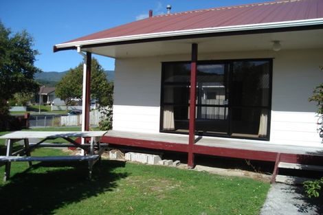 Photo of property in 35 Delaware Grove, Totara Park, Upper Hutt, 5018