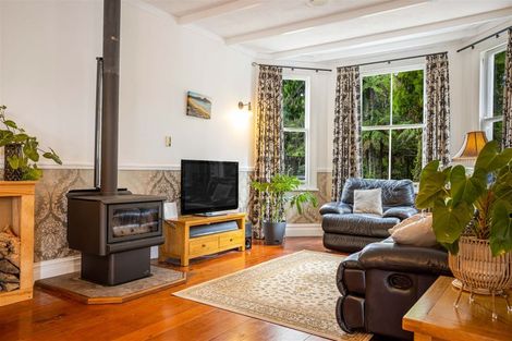 Photo of property in 709 Scenic Drive, Henderson Valley, Auckland, 0612