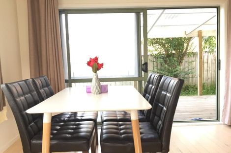 Photo of property in 2/5 Kilham Avenue, Northcote, Auckland, 0627