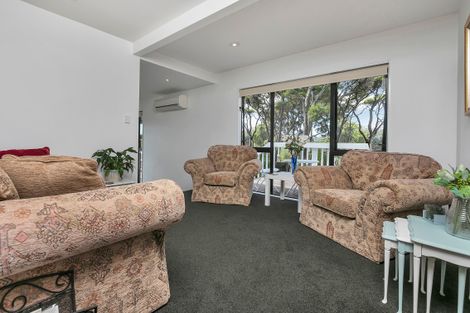 Photo of property in 12 Twin Wharf Road, Herald Island, Auckland, 0618