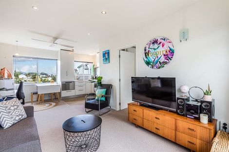 Photo of property in 1/72l Kitchener Road, Milford, Auckland, 0620