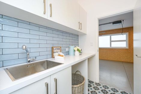 Photo of property in 2b Alton Place, Hokowhitu, Palmerston North, 4410