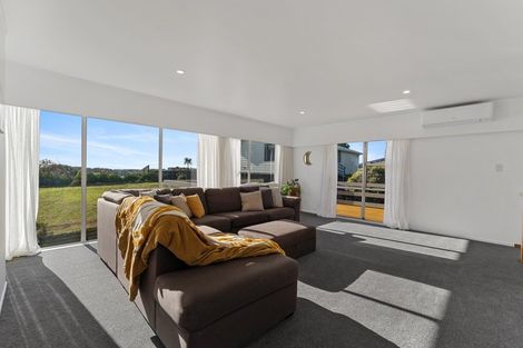 Photo of property in 5 Freyberg Crescent, Waikanae Beach, Waikanae, 5036
