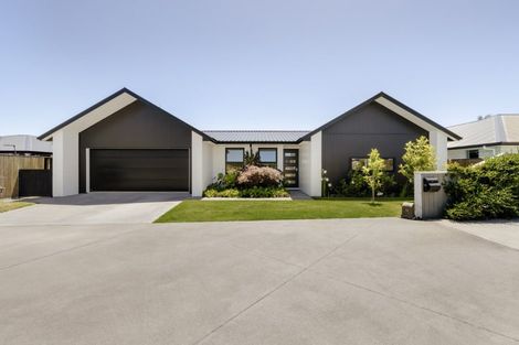 Photo of property in 16 Hiria Crescent, Papamoa Beach, Papamoa, 3118