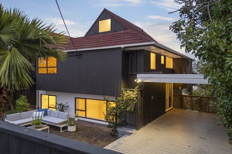 Photo of property in 2/30 Vauxhall Road, Devonport, Auckland, 0624