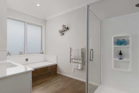 Photo of property in 77 Sandhurst Drive, Papamoa Beach, Papamoa, 3118