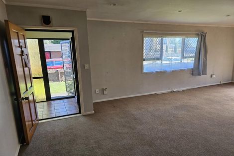 Photo of property in 1 Pinedale Place, Henderson, Auckland, 0610