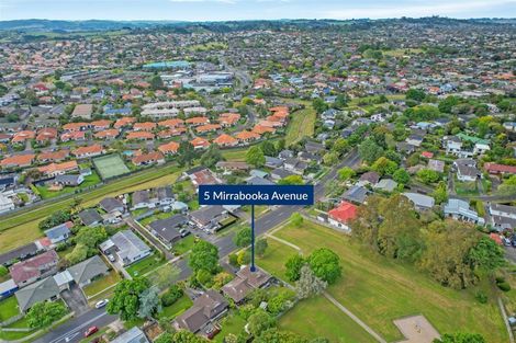 Photo of property in 5 Mirrabooka Avenue, Botany Downs, Auckland, 2010