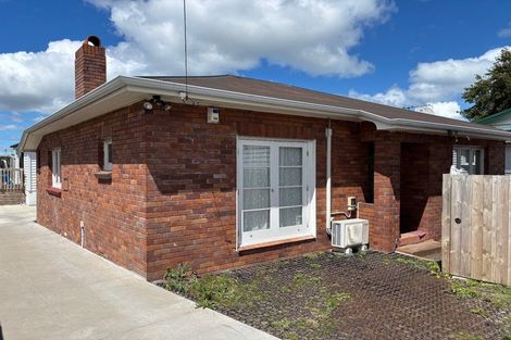 Photo of property in 4 Fruitvale Road, New Lynn, Auckland, 0600