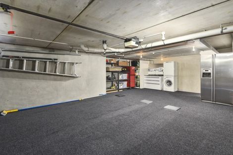 Photo of property in 1/177 Hurstmere Road, Takapuna, Auckland, 0622