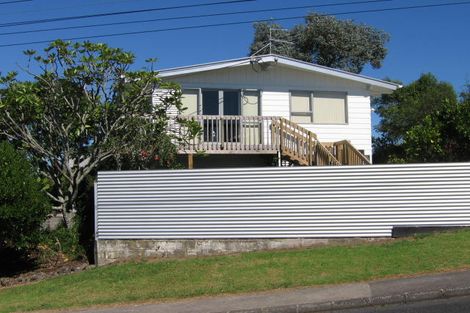 Photo of property in 1 Cron Avenue, Te Atatu South, Auckland, 0610