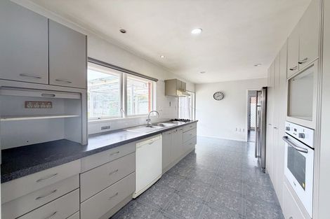 Photo of property in 30 Meadway, Sunnyhills, Auckland, 2010