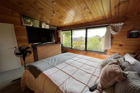 Photo of property in 9 Raphael Place, West Harbour, Auckland, 0618