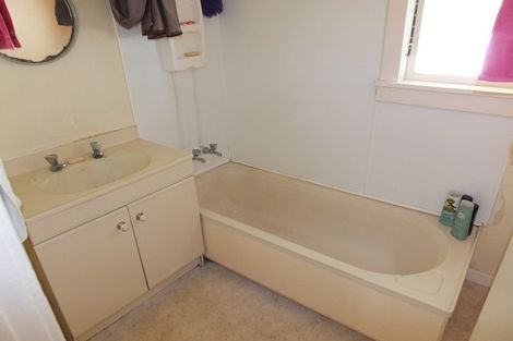 Photo of property in 86 Avenue Road, Foxton, 4814