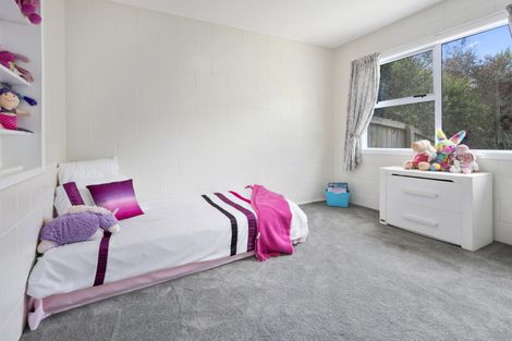 Photo of property in 2 Flavia Place, Lynfield, Auckland, 1042