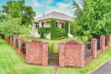 Photo of property in 1 Tulloch Street, Saint Johns Hill, Whanganui, 4500