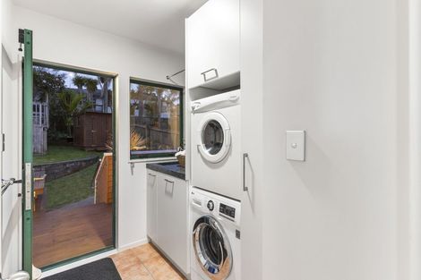 Photo of property in 5 Baulcomb Parade, Windsor Park, Auckland, 0632