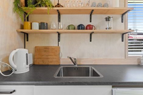 Photo of property in 21 Cumberland Street, Leigh, 0985