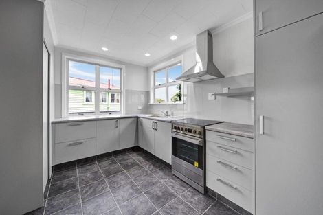 Photo of property in 8 Bone Crescent, Hawera, 4610