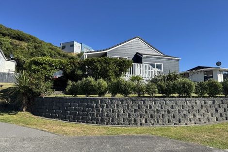 Photo of property in 129 Maungaraki Road, Korokoro, Lower Hutt, 5012