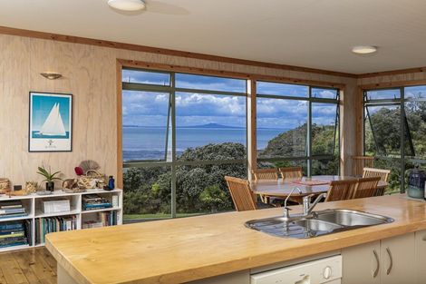 Photo of property in 84 Shakespear Road, Army Bay, Whangaparaoa, 0930
