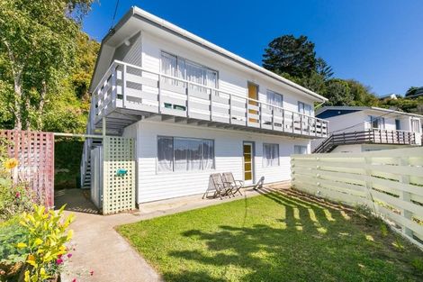 Photo of property in 2/5 Wye Street, Island Bay, Wellington, 6023