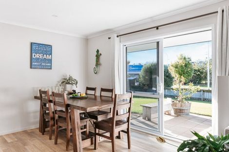 Photo of property in 2 Mckenna Lane, Omokoroa, 3114