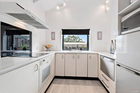 Photo of property in 2/17 Pax Avenue, Forrest Hill, Auckland, 0620