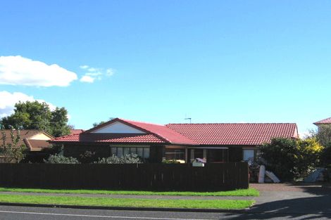 Photo of property in 100 Hutchinsons Road, Bucklands Beach, Auckland, 2014