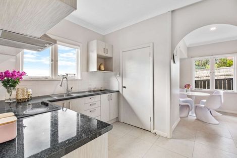 Photo of property in 1/46 West Coast Road, Glen Eden, Auckland, 0602