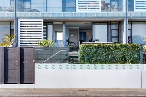 Photo of property in 208/7 Humber Street, Pandora, Napier, 4110