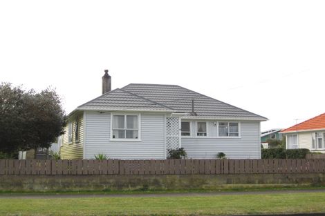Photo of property in 58 Omata Road, Marfell, New Plymouth, 4310