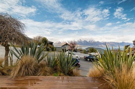Photo of property in 18 Greenstone Place, Fernhill, Queenstown, 9300