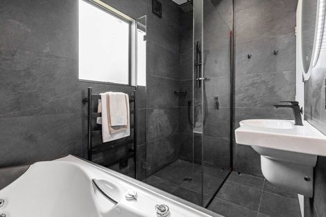 Photo of property in 5 Elizabeth Drive, West Harbour, Auckland, 0618