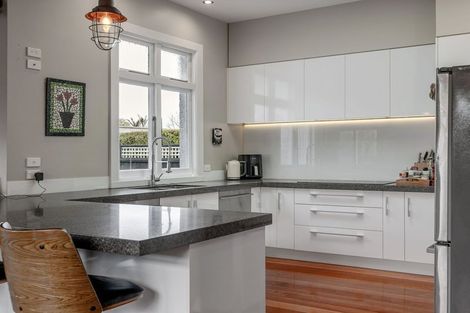 Photo of property in 24 Elmira Avenue, Hokowhitu, Palmerston North, 4410