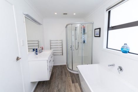 Photo of property in 24 Taieri Crescent, Kelson, Lower Hutt, 5010